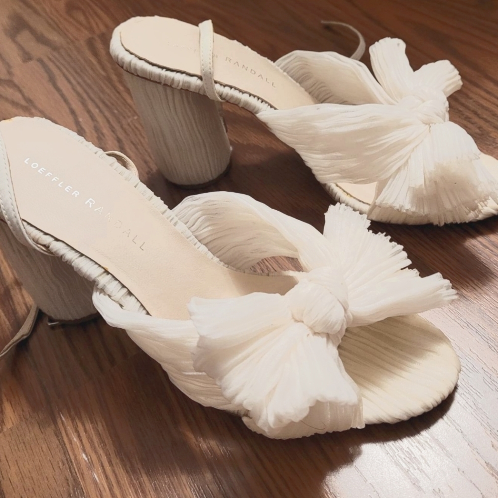 Authentic Loeffler Randall Camellia Pearl Bow Heels size 7.5